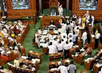 लोकसभा ने हंगामे के बीच वित्त विधेयक को बिना चर्चा के किया पारित