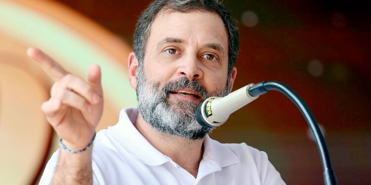 मानहानि मामले में सजा के एक दिन बाद संसद पहुंचे राहुल गांधी